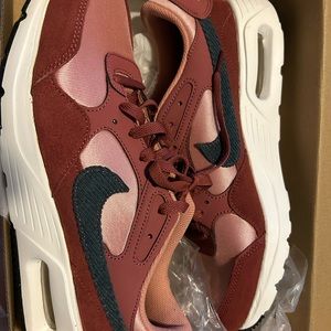 Women’s Air Max size 11